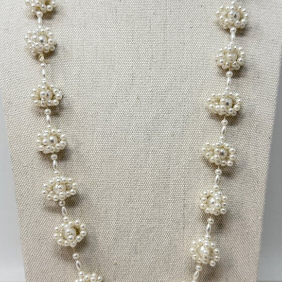 Vintage Imitation Pearl Knot Station Necklace Long Length Creamy White‎ Coquette - Picture 3 of 8